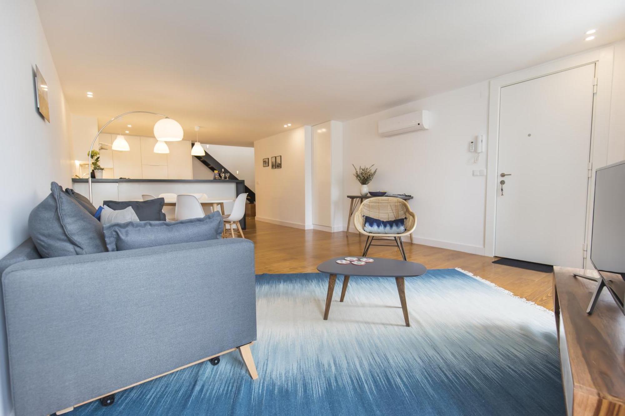 Apartment Lovely Duplex W Balcony