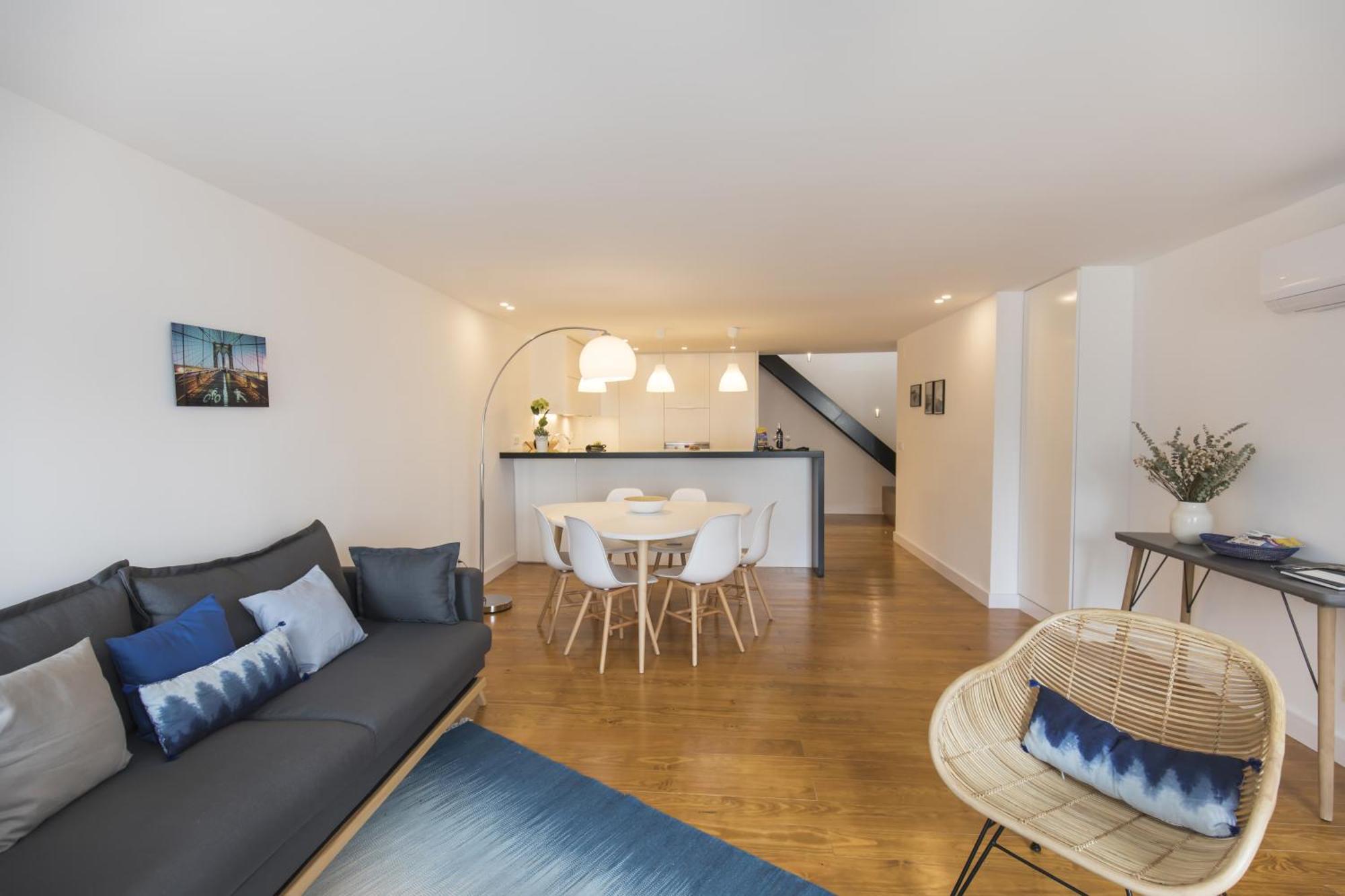 Apartment Lovely Duplex W Balcony *