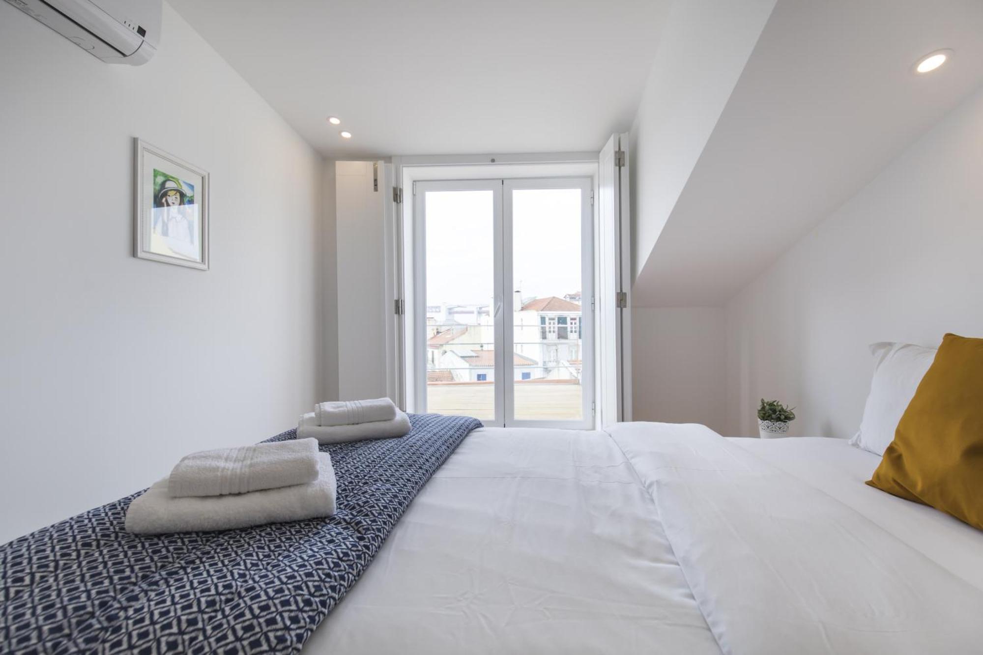 Lovely Duplex W Balcony Lisbon