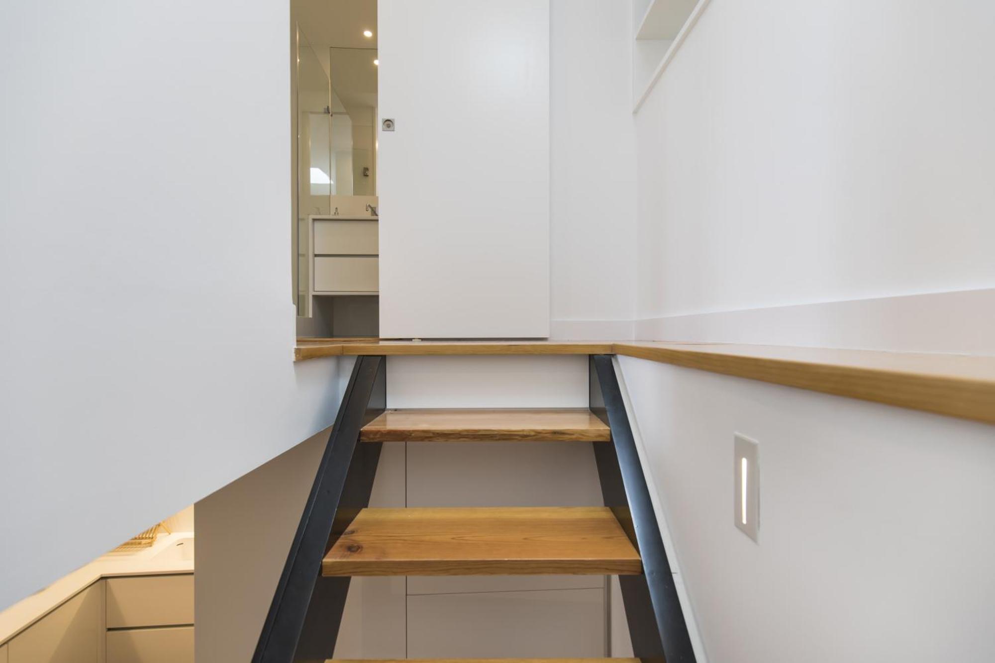 Lovely Duplex W Balcony Apartment