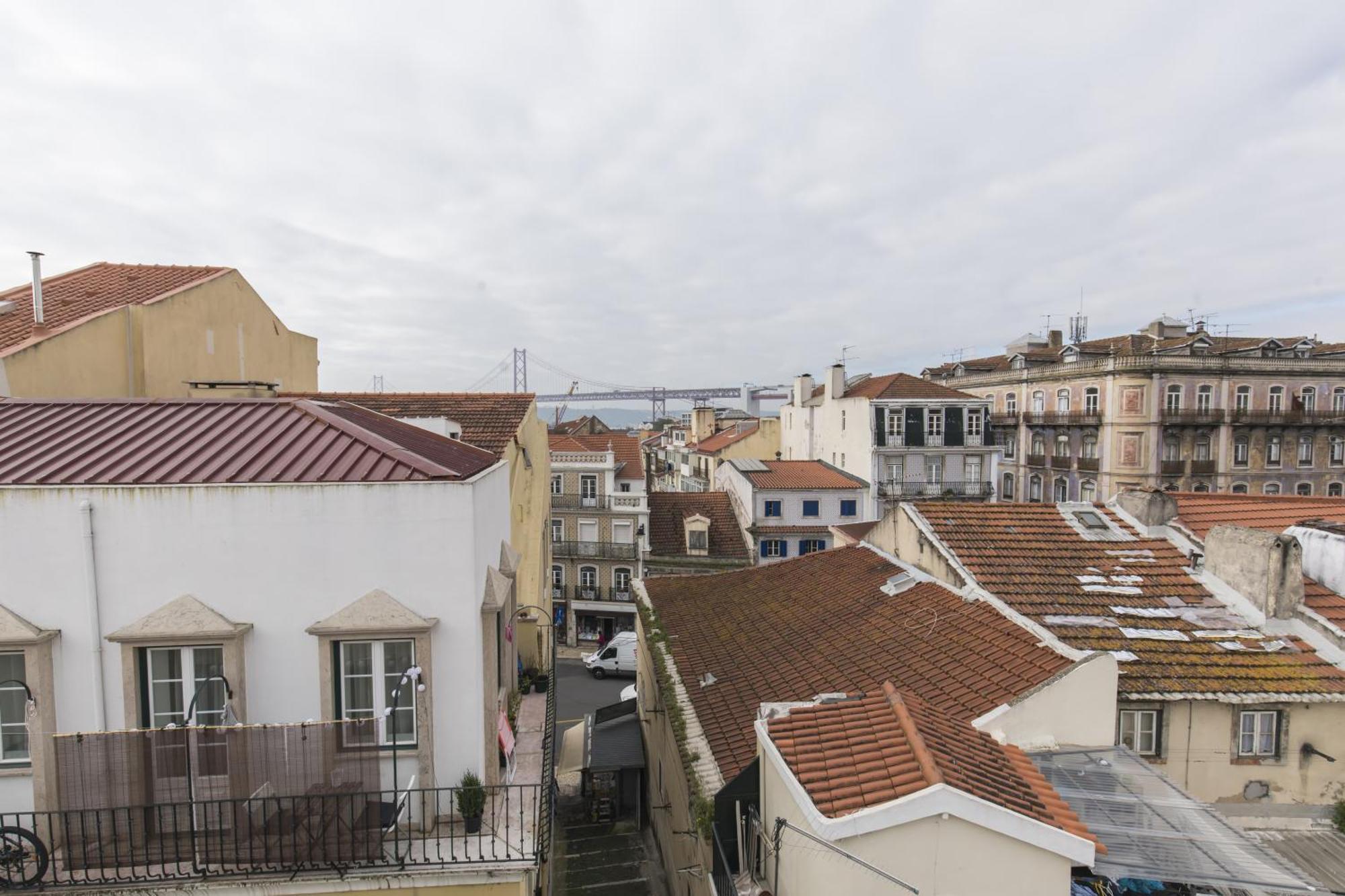 Lovely Duplex W Balcony Lisbon