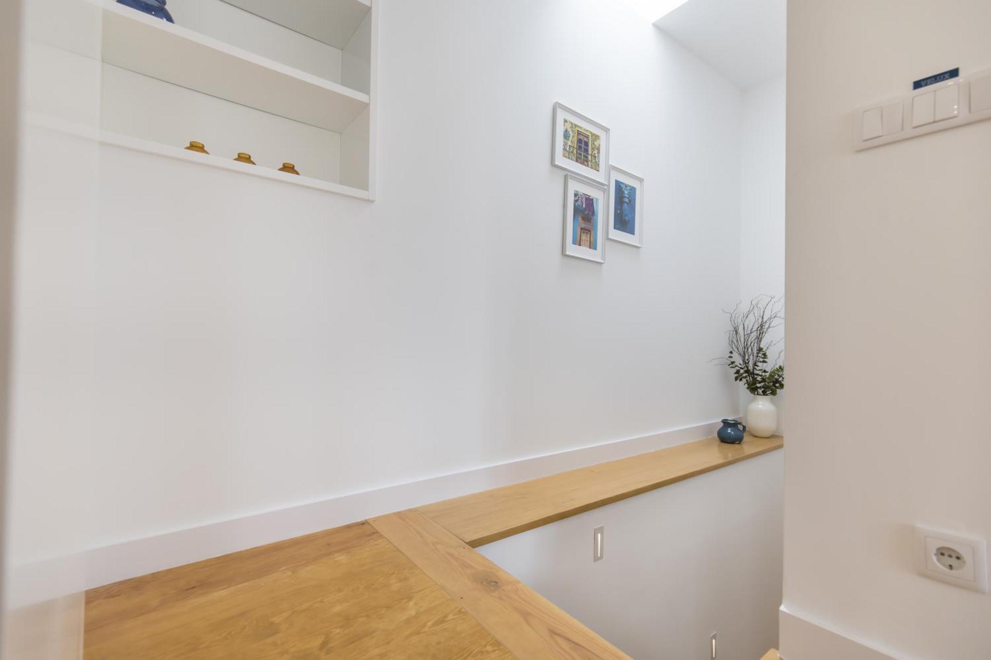 Apartment Lovely Duplex W Balcony *