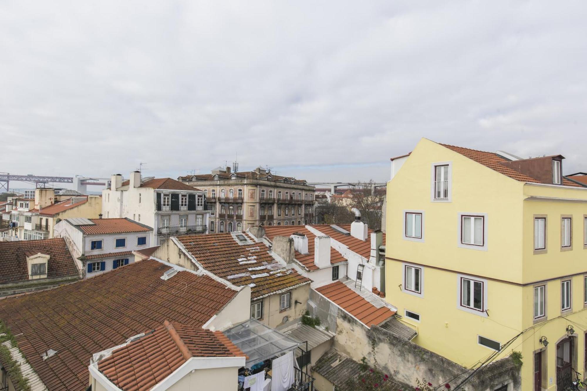 Lovely Duplex W Balcony * Lisbon