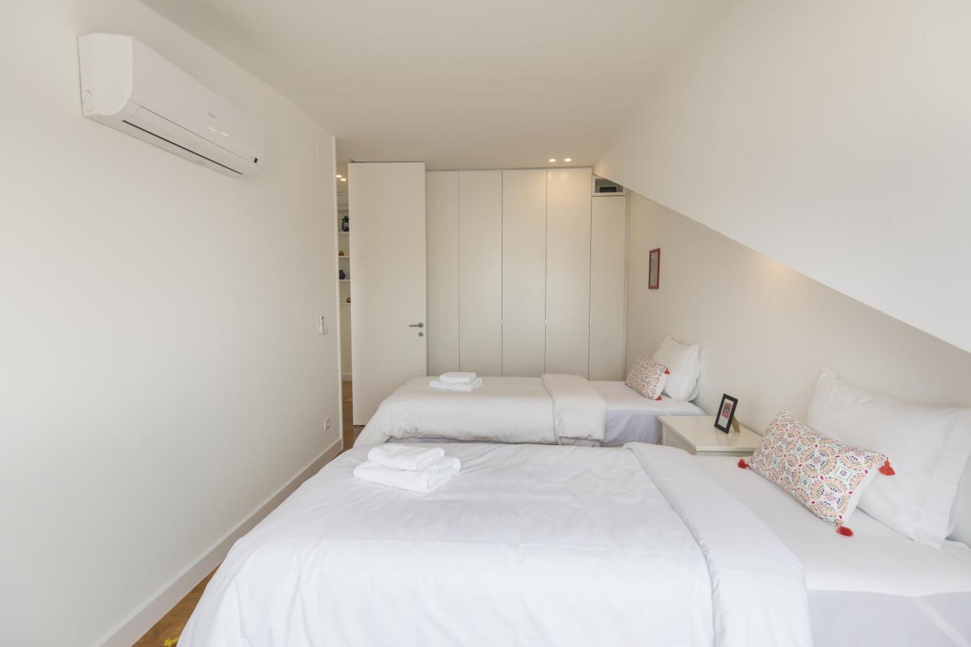 Lovely Duplex W Balcony Apartment Lisbon