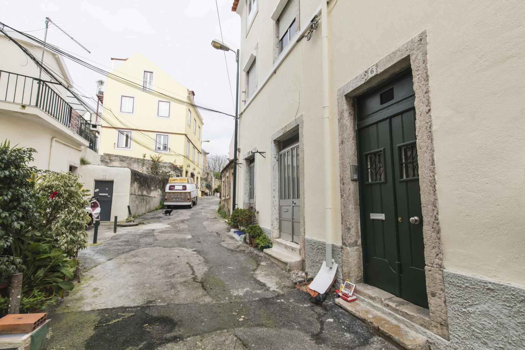 Apartment Lovely Duplex W Balcony Lisbon