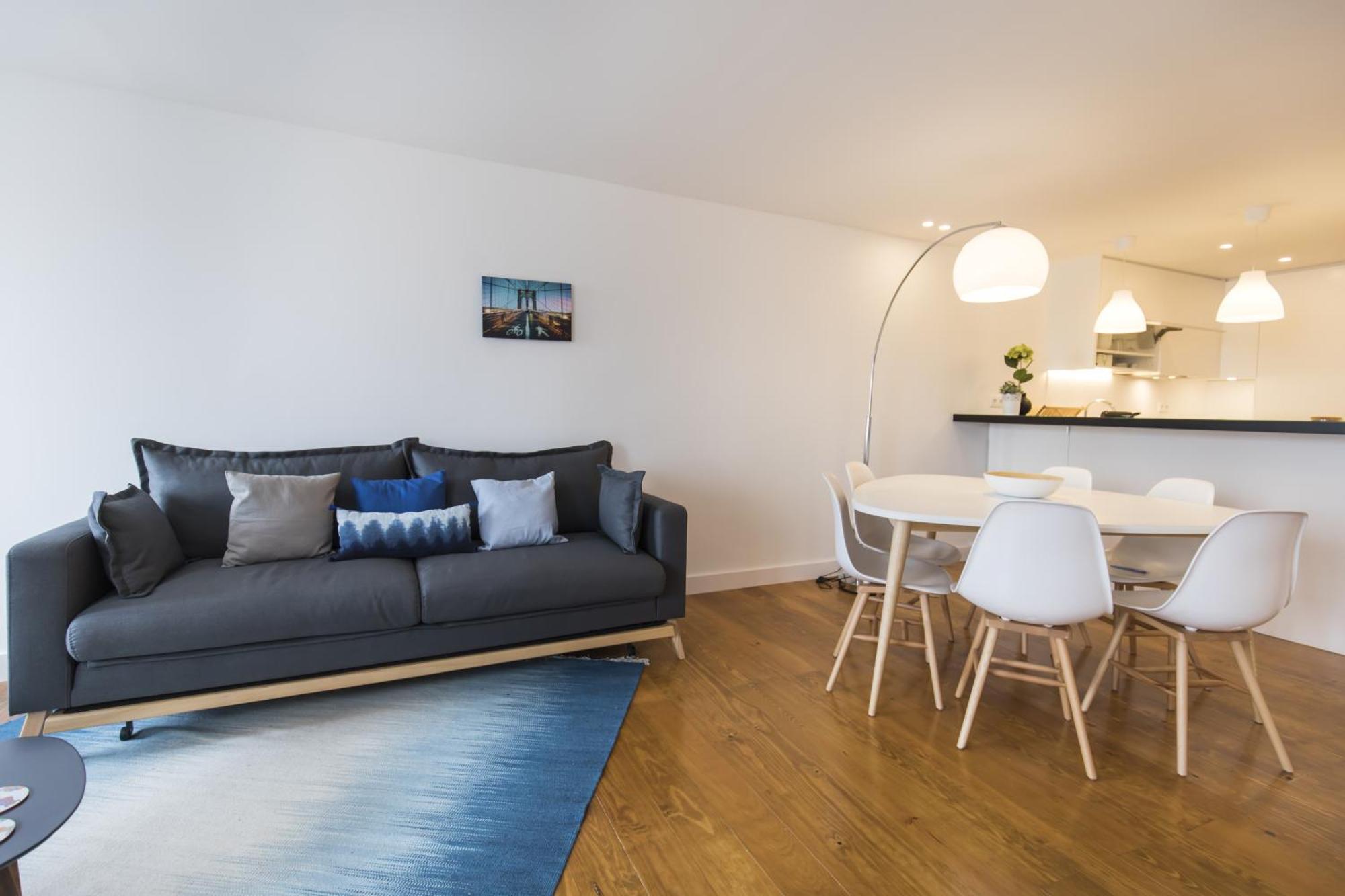 Lovely Duplex W Balcony Apartment