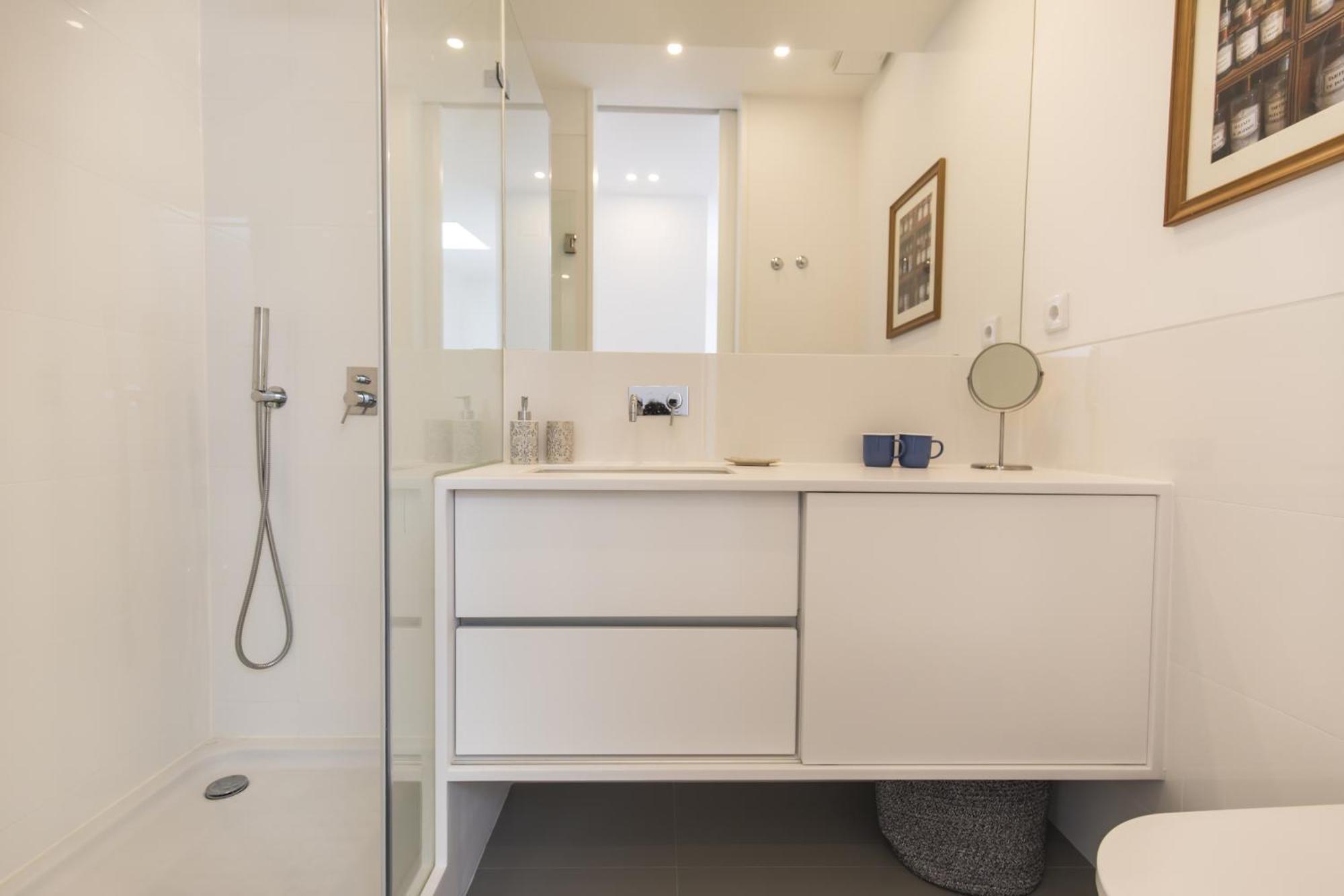 Lovely Duplex W Balcony Apartment Lisbon
