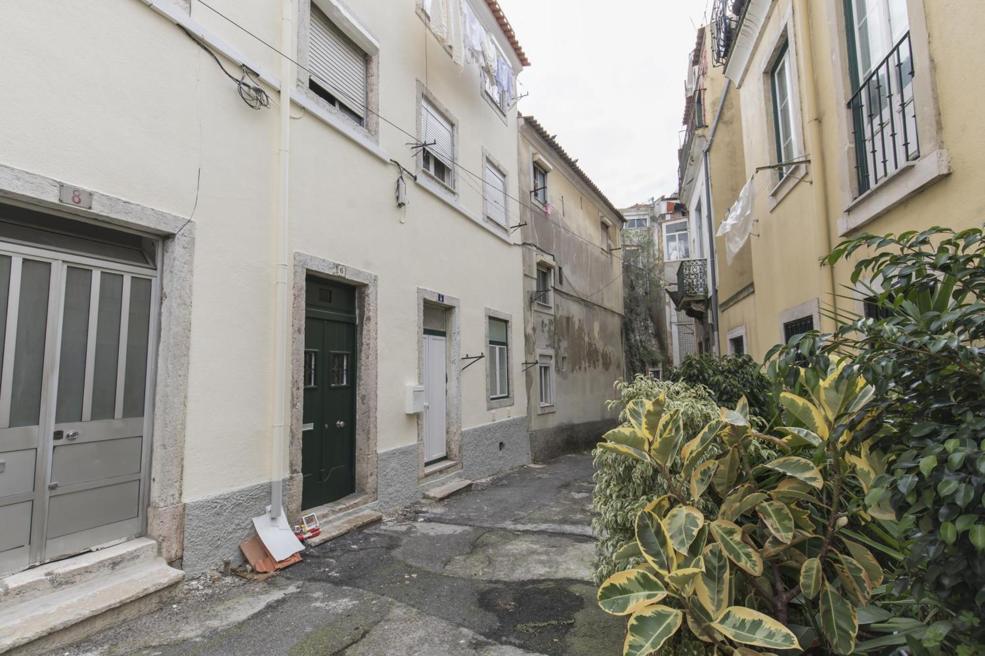 Apartment Lovely Duplex W Balcony Lisbon