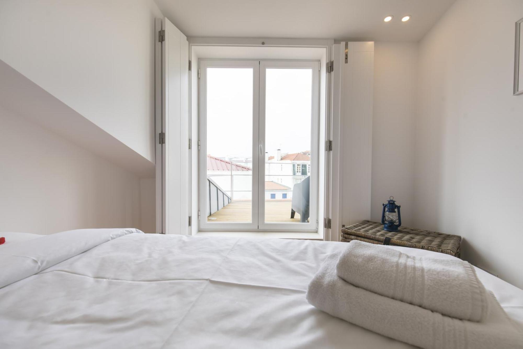 Apartment Lovely Duplex W Balcony Lisbon