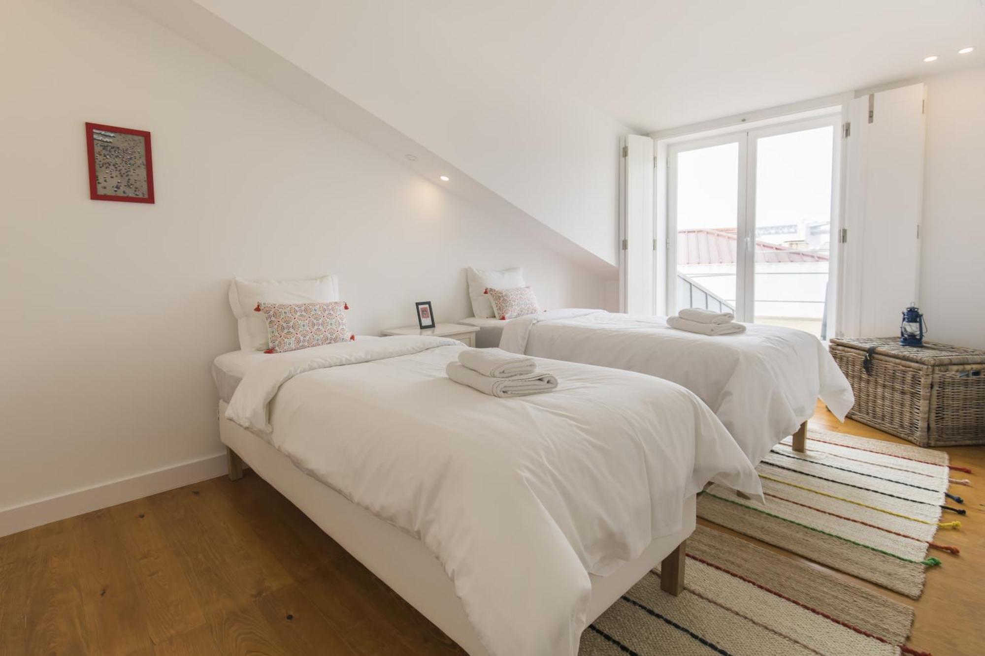 Lovely Duplex W Balcony Apartment Lisbon